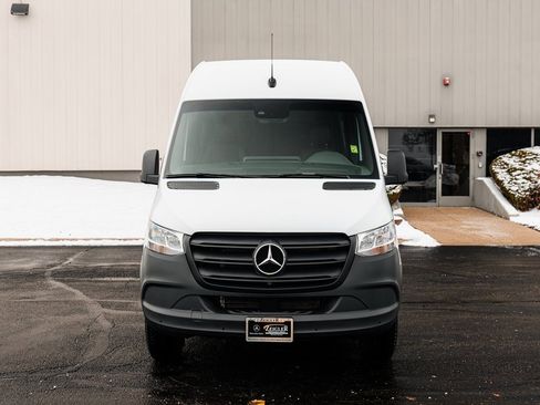 Used 2024 Mercedes-Benz Sprinter 2500 image 2