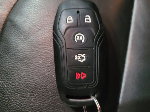 Used 2017 Ford Explorer XLT w/ Equipment Group 202A AWD/4WD image 32