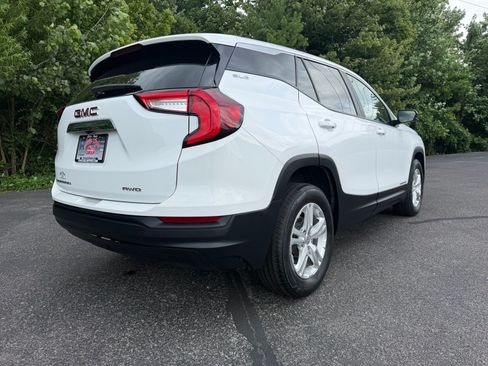 Used 2024 GMC Terrain SLE AWD/4WD image 17
