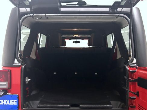 Used 2016 Jeep Wrangler Unlimited Rubicon w/ Connectivity Group image 21