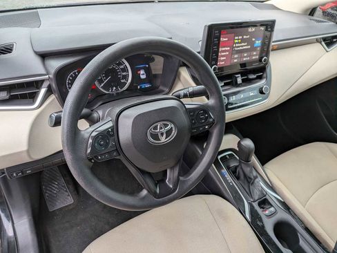 Used 2022 Toyota Corolla LE image 2