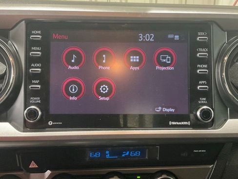 Used 2022 Toyota Tacoma SR5 AWD/4WD image 18