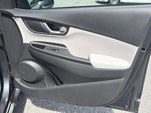 Certified 2022 Hyundai Kona Limited FWD image 15