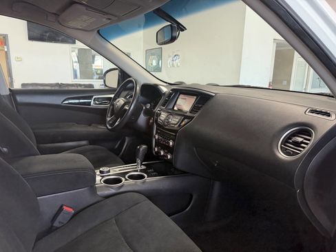 Used 2015 Nissan Pathfinder SL image 19