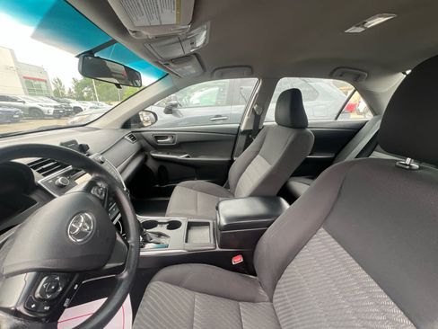 Used 2017 Toyota Camry LE FWD image 6