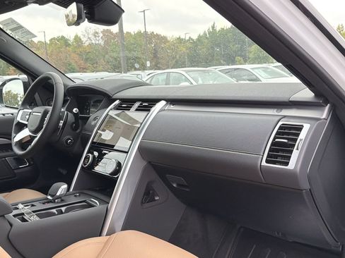 New 2026 Land Rover Discovery Limited Edition AWD/4WD image 19