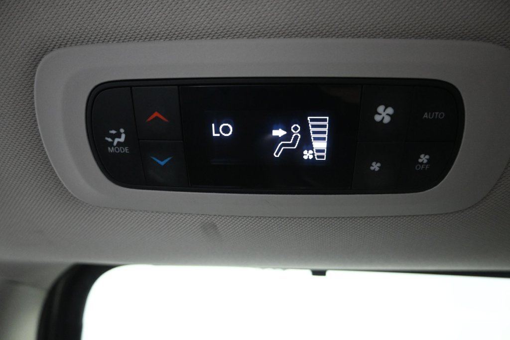 Used 2023 Chrysler Pacifica Touring-L FWD image 28