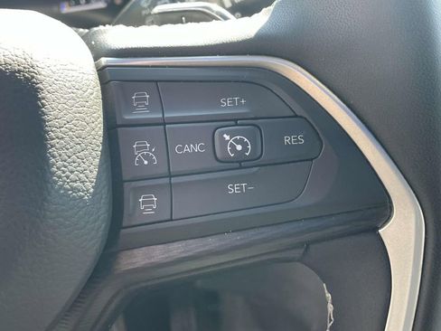 Used 2024 Jeep Grand Cherokee L Laredo image 22