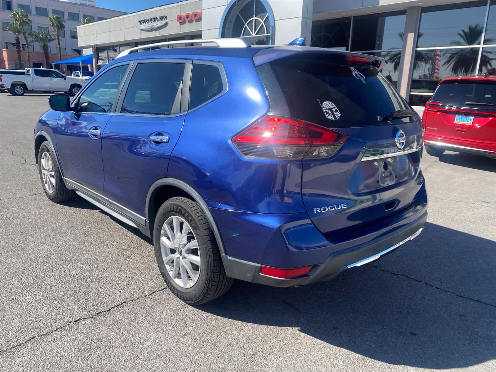Used 2017 Nissan Rogue SV FWD image 8