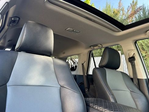 Used 2022 Toyota 4Runner SR5 Premium w/ Moonroof Package AWD/4WD image 17