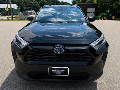 Used 2023 Toyota RAV4 LE AWD/4WD image 2