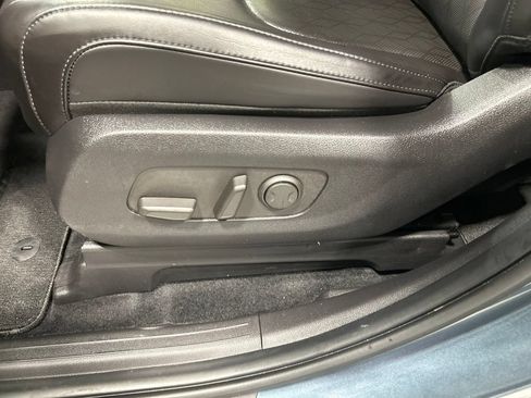 Used 2024 Kia Carnival EX FWD image 12