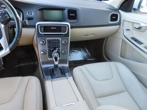 Used 2014 Volvo S60 T5 image 11