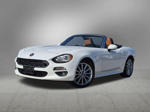 Used 2017 FIAT 124 Spider Lusso RWD image 10