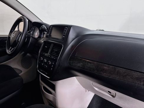 Used 2018 Dodge Grand Caravan SE FWD image 49