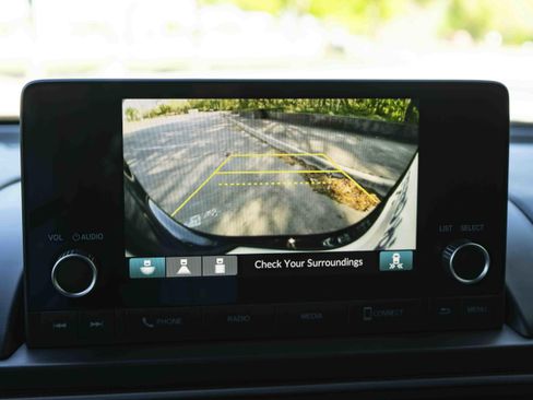 Used 2025 Honda Pilot Sport image 32