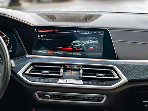 Used 2021 BMW X5 M50i image 20