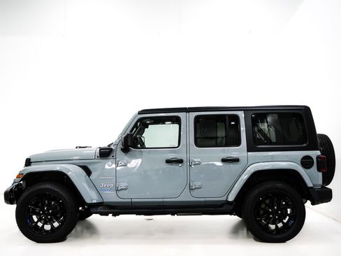 Used 2023 Jeep Wrangler Unlimited Sahara w/ Cold Weather Group AWD/4WD image 6