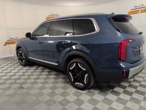 Used 2023 Kia Telluride S image 3