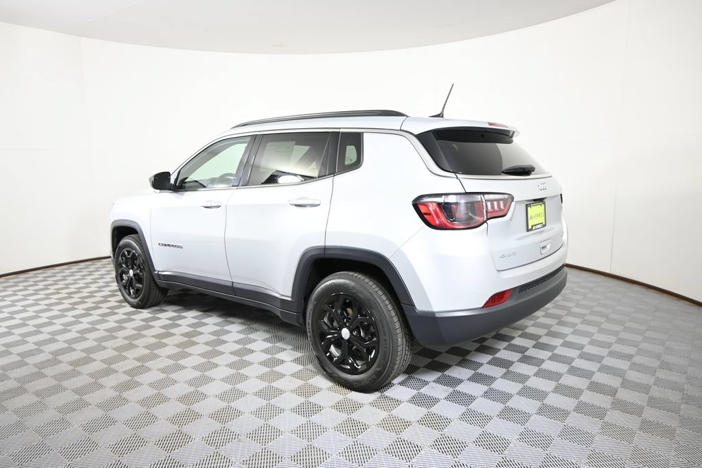 Used 2024 Jeep Compass Latitude AWD/4WD image 4