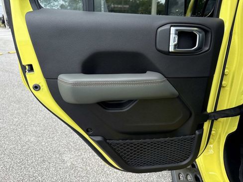 Used 2024 Jeep Gladiator Mojave w/ Technology Group image 12