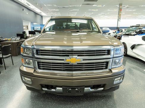 Used 2015 Chevrolet Silverado 1500 High Country w/ High Country Premium Package image 3