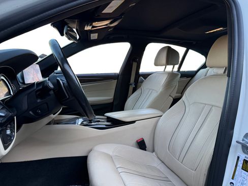 Used 2019 BMW 530i w/ Convenience Package image 9