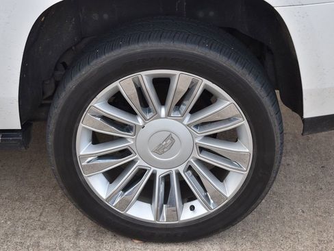 Used 2017 Cadillac Escalade Platinum RWD image 10