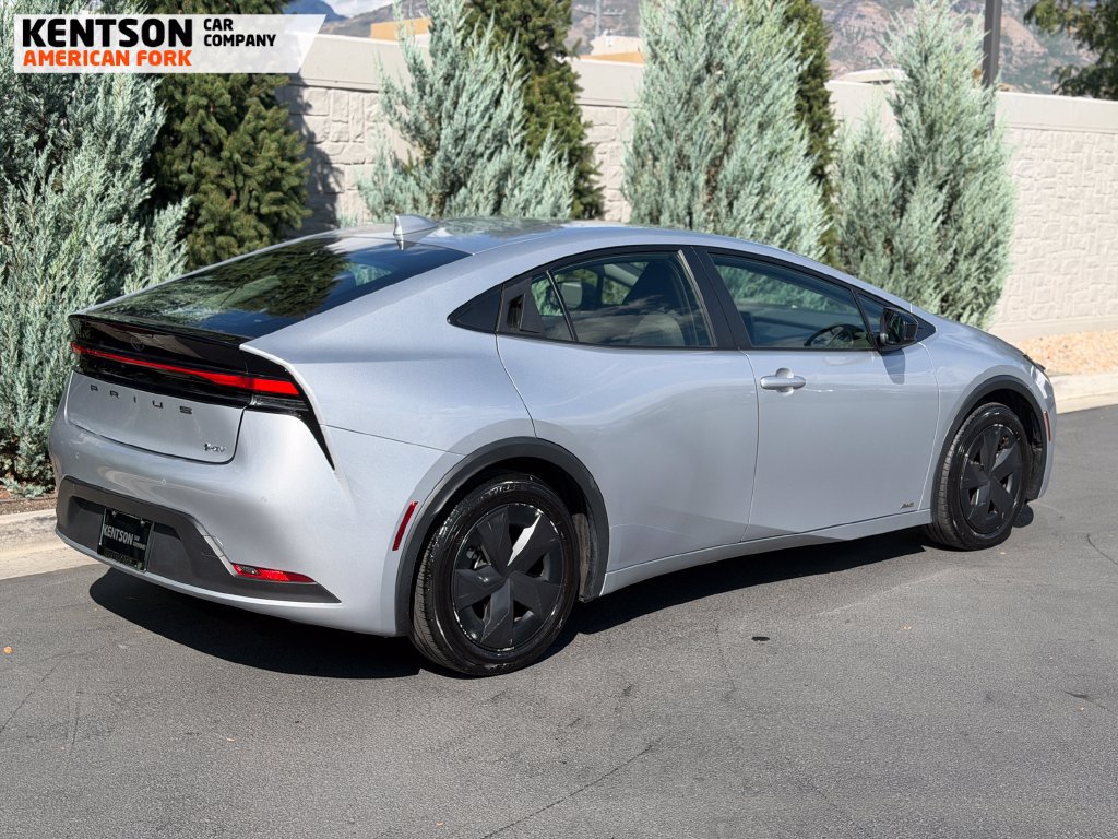 Used 2025 Toyota Prius LE AWD/4WD image 8