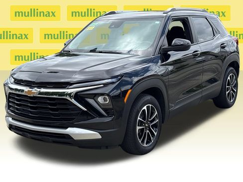 Used 2025 Chevrolet TrailBlazer LT w/ Driver Confidence Package FWD image 12