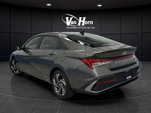 Used 2025 Hyundai Elantra SEL image 3