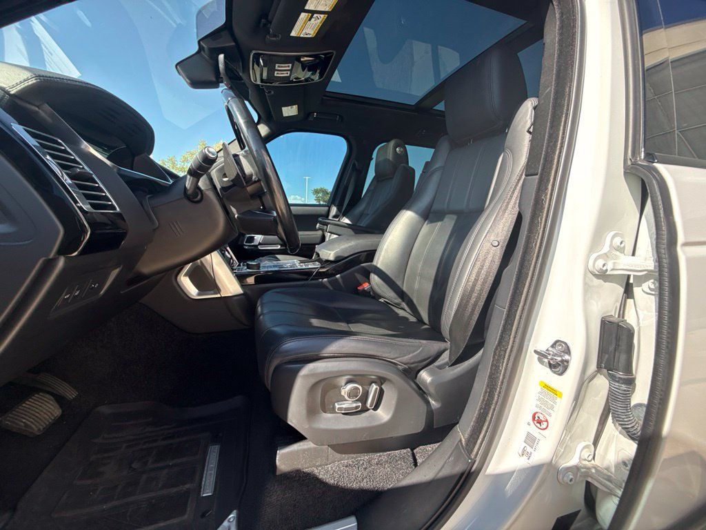 Used 2017 Land Rover Range Rover HSE AWD/4WD image 11