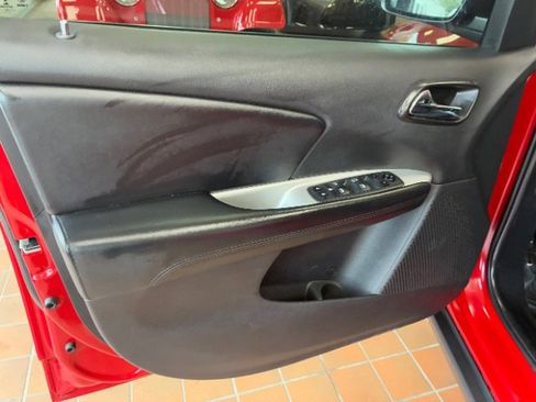 Used 2020 Dodge Journey SE w/ SE Popular Equipment Group image 14