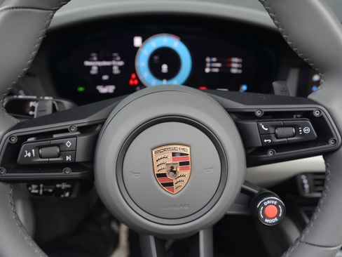 Certified 2025 Porsche 911 Carrera RWD image 17