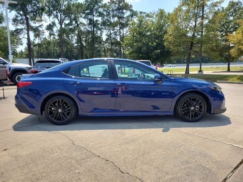 Used 2026 Toyota Camry SE w/ Multimedia Upgrade Package FWD image 8