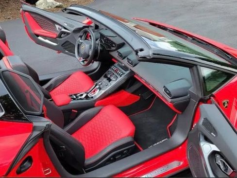 Used 2019 Lamborghini Huracan LP 580-2 RWD image 10
