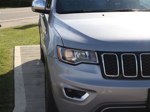 Used 2018 Jeep Grand Cherokee Limited AWD/4WD image 5