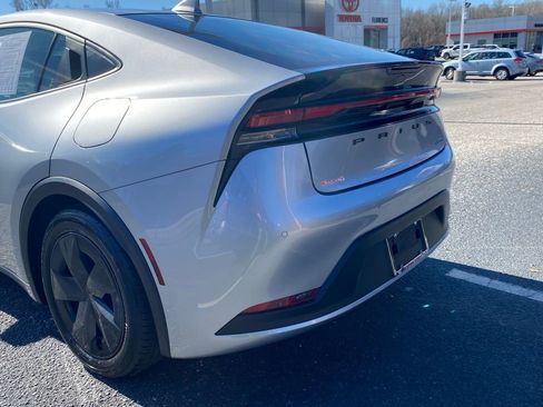 Used 2024 Toyota Prius LE image 11