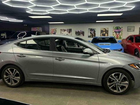 Used 2017 Hyundai Elantra Limited FWD image 4