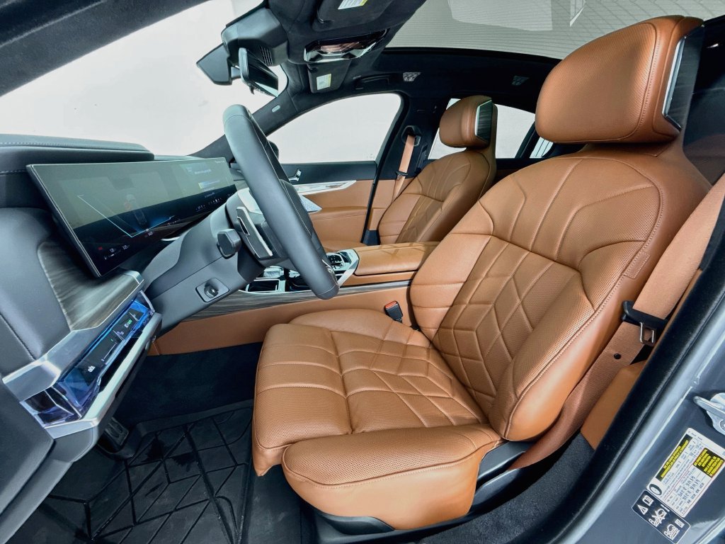 Used 2026 BMW 760i xDrive AWD/4WD image 5