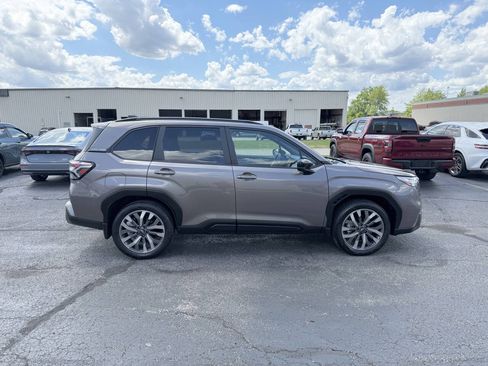 Used 2025 Subaru Forester Touring w/ Popular Package - Touring AWD/4WD image 5