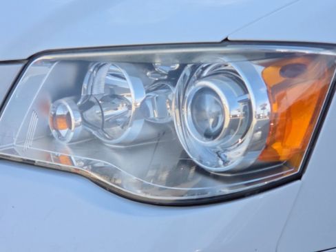 Used 2015 Chrysler Town & Country Limited Platinum image 4