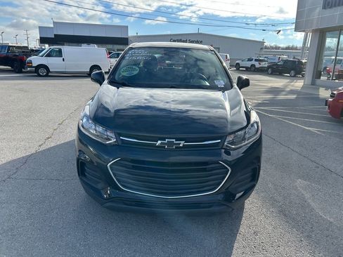 Used 2020 Chevrolet Trax LS image 2