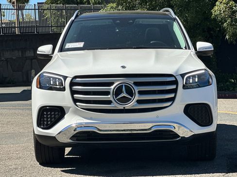 Used 2026 Mercedes-Benz GLS 450 4MATIC image 5