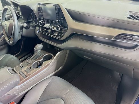 Used 2020 Toyota Highlander Limited image 31