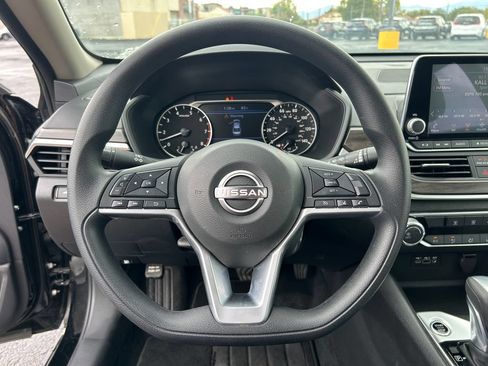 Used 2025 Nissan Altima 2.5 SV FWD image 18
