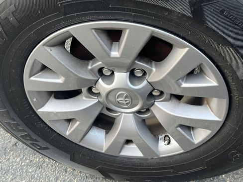 Used 2019 Toyota Tacoma SR5 RWD image 17