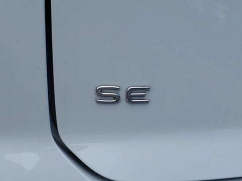 Used 2025 Volkswagen Atlas Cross Sport SE w/ Panoramic Sunroof Package FWD image 13