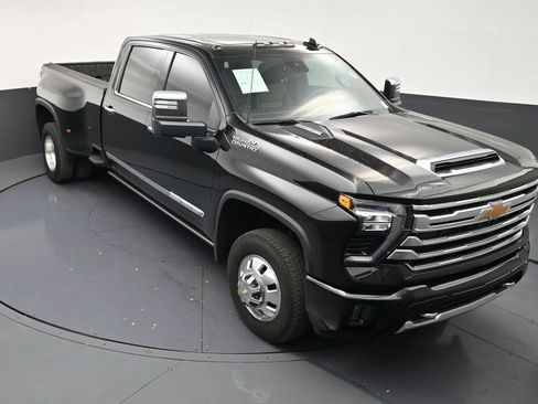 Used 2025 Chevrolet Silverado 3500 High Country w/ High Country Premium Package AWD/4WD image 18