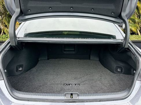 Used 2019 Lexus ES 300h w/ Premium Package image 27